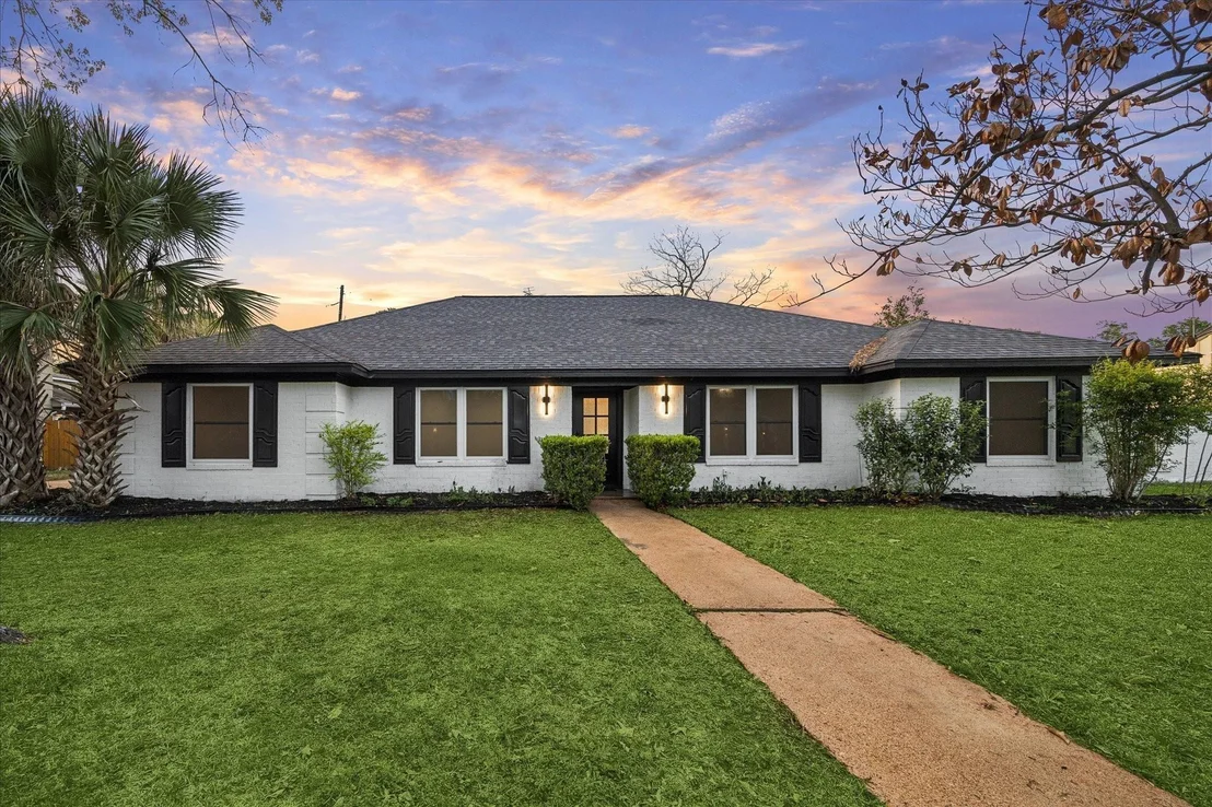 Photo of 210 Weeping Oak Lane