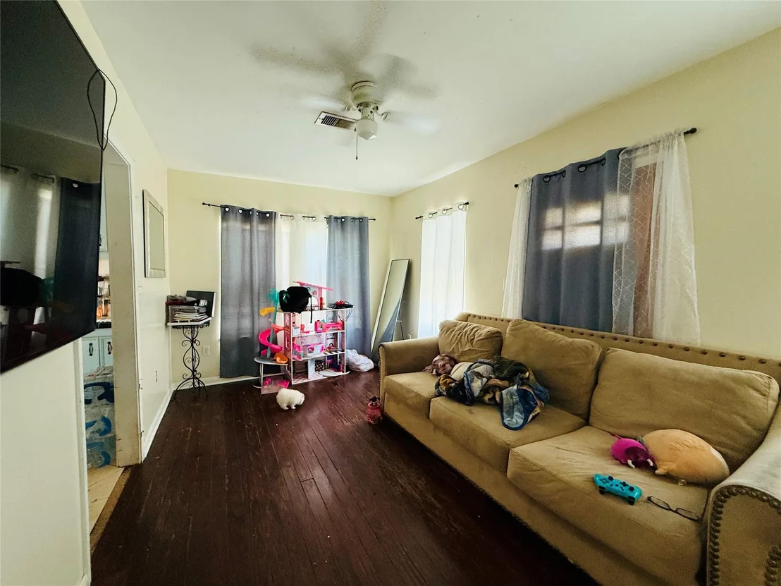 Photo of 6626 Laredo