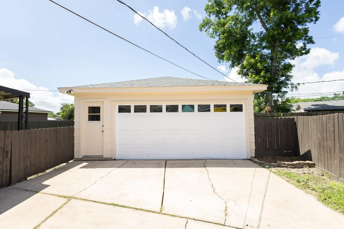 Photo of 9011 Grape Street