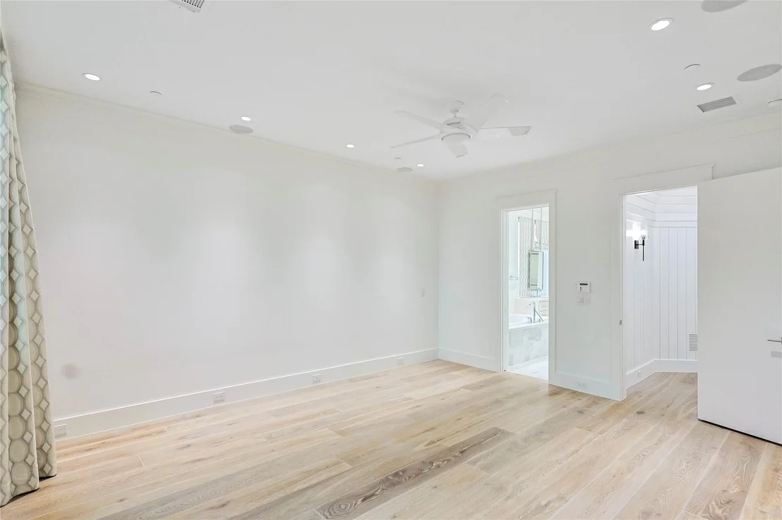 Photo of 2425 E Seaside Drive