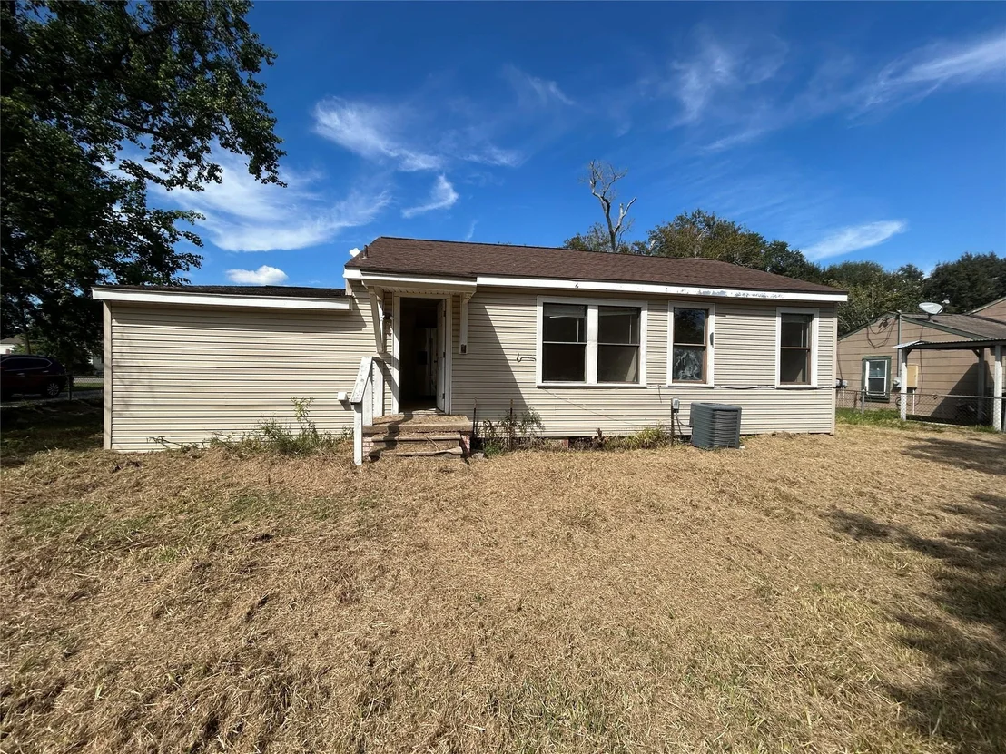 Photo of 220 Charles Avenue
