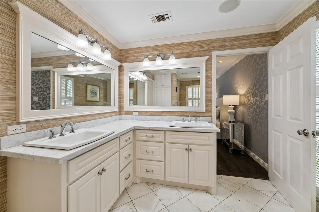 Photo of 6143 Chevy Chase Drive