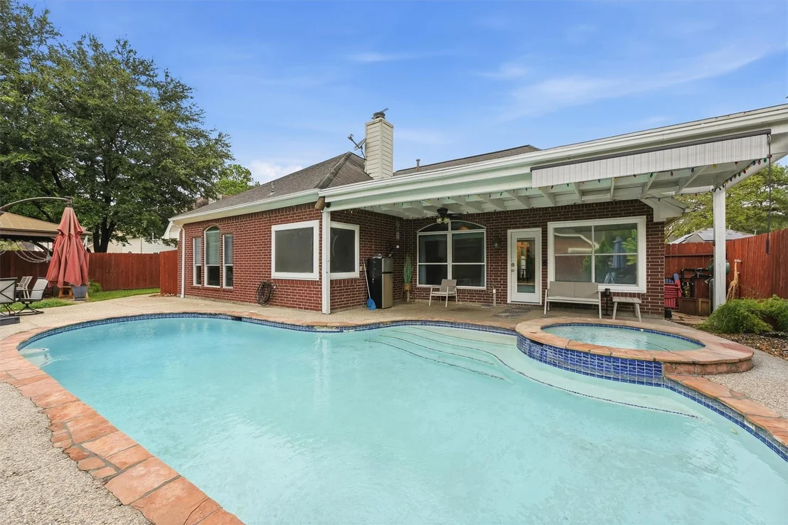 Photo of 20007 Powerscourt Drive