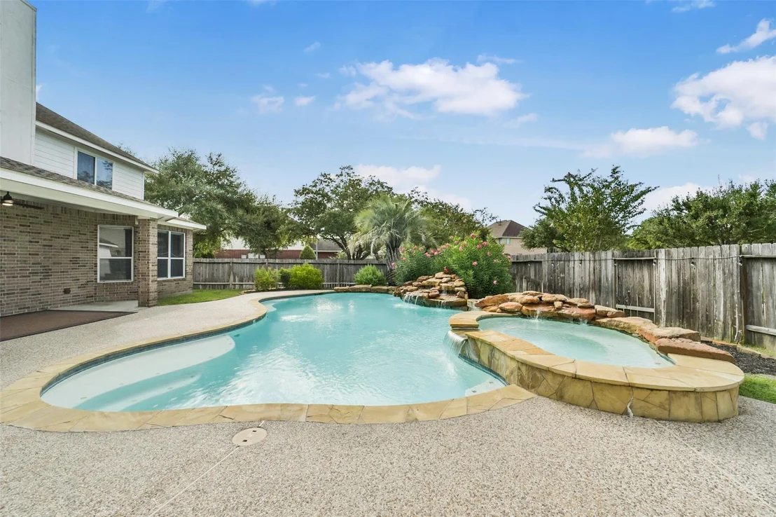 Photo of 15730 Lake Loop Drive