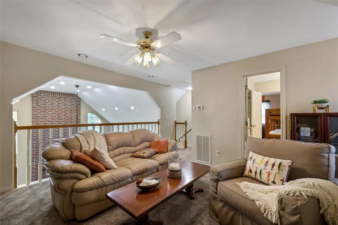 Photo of 220 Lake Oaks Boulevard