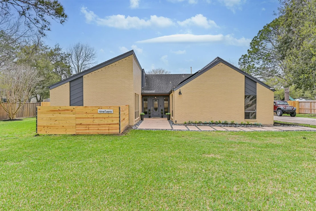 Photo of 910 Evergreen Drive