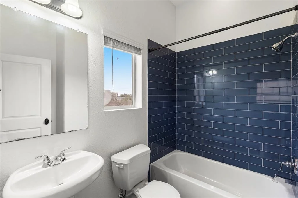 Photo of 416 Lovett Boulevard