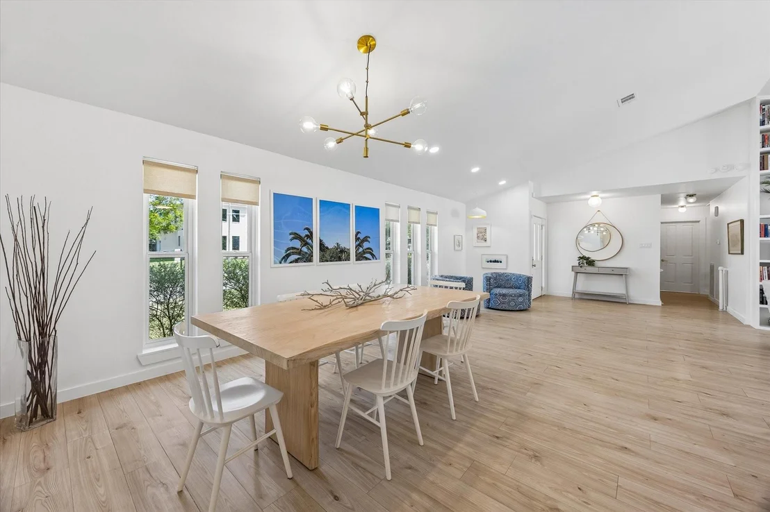 Photo of 1031 Chamboard Lane