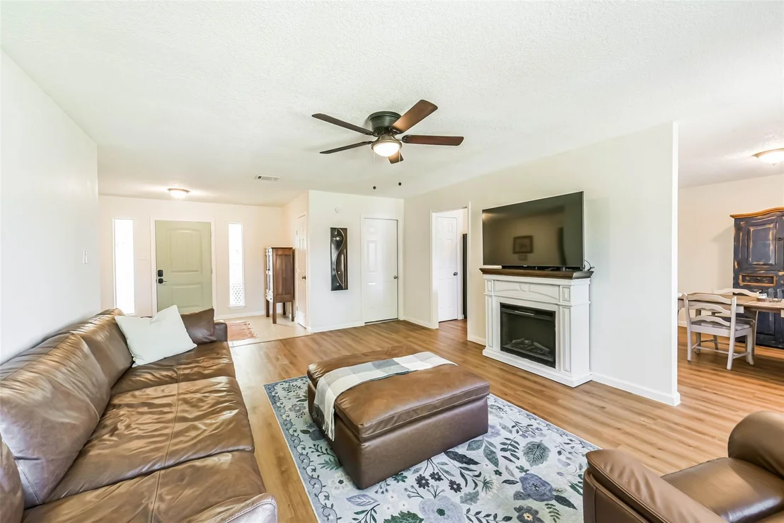 Photo of 323 Coventry Lane