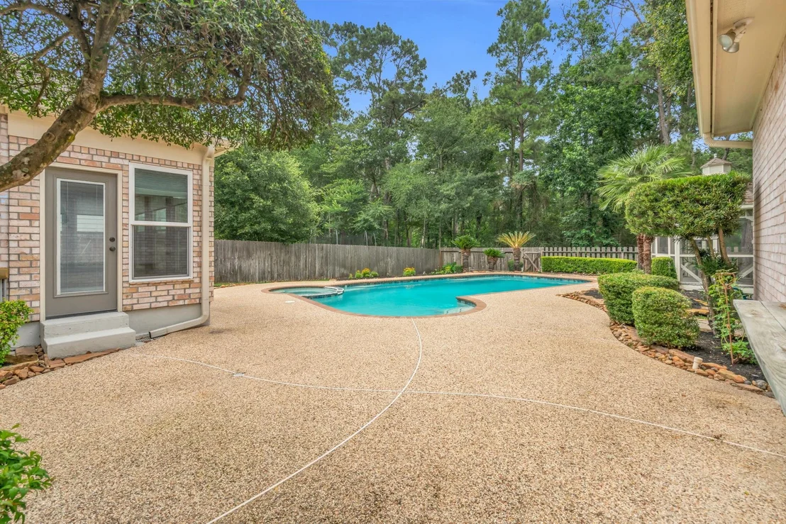 Photo of 142 W Shadowpoint Circle