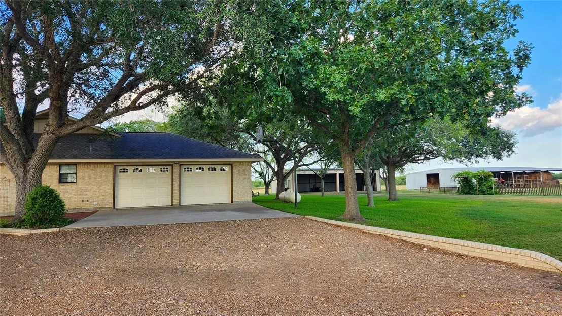 Photo of 847 Oliver Road