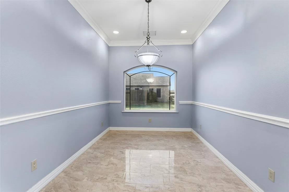 Photo of 2535 Broadway Street