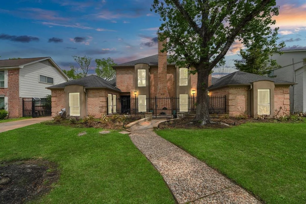Photo of 415 Lakeside Estates Drive