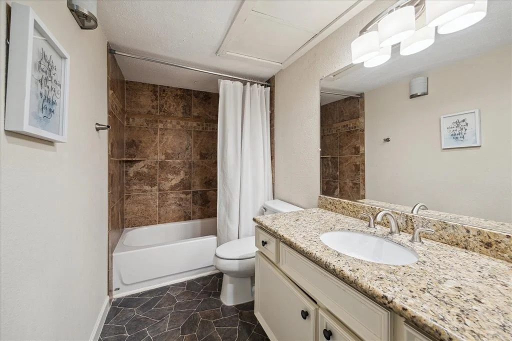 Photo of Unit 17 at 7575 Katy Freeway