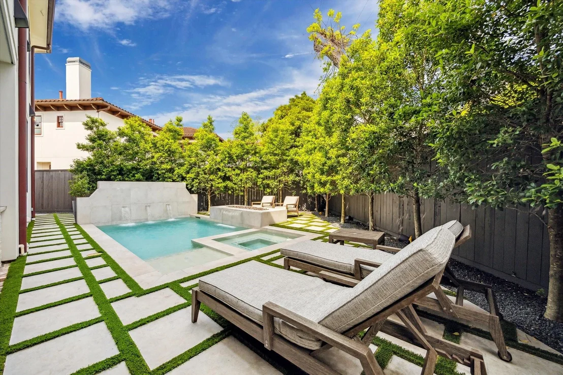 Photo of 2116 Looscan Lane