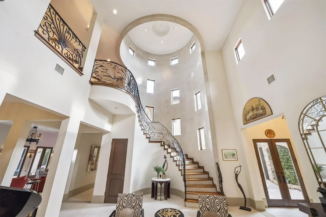 Photo of 322 Crestwood Drive