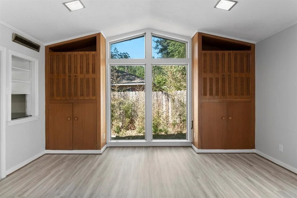 Photo of 1610 Shady Oaks Drive