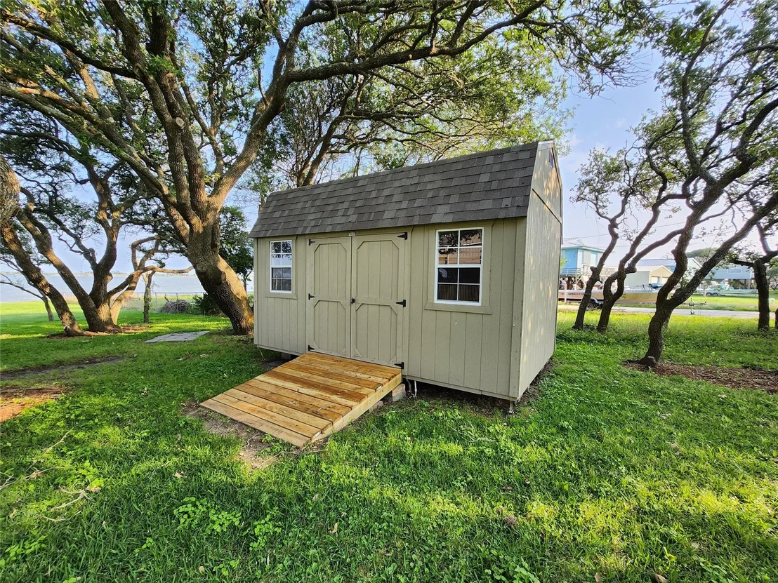 Photo of 2182 W Bayshore Drive