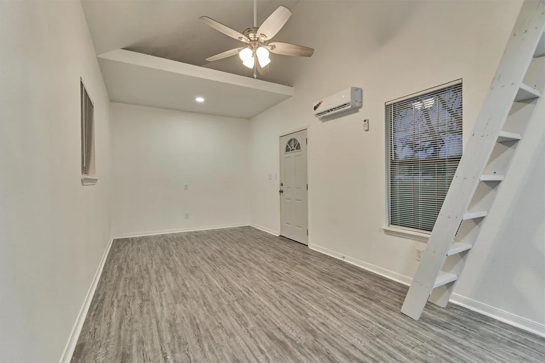 Photo of 807 Paradise Lane