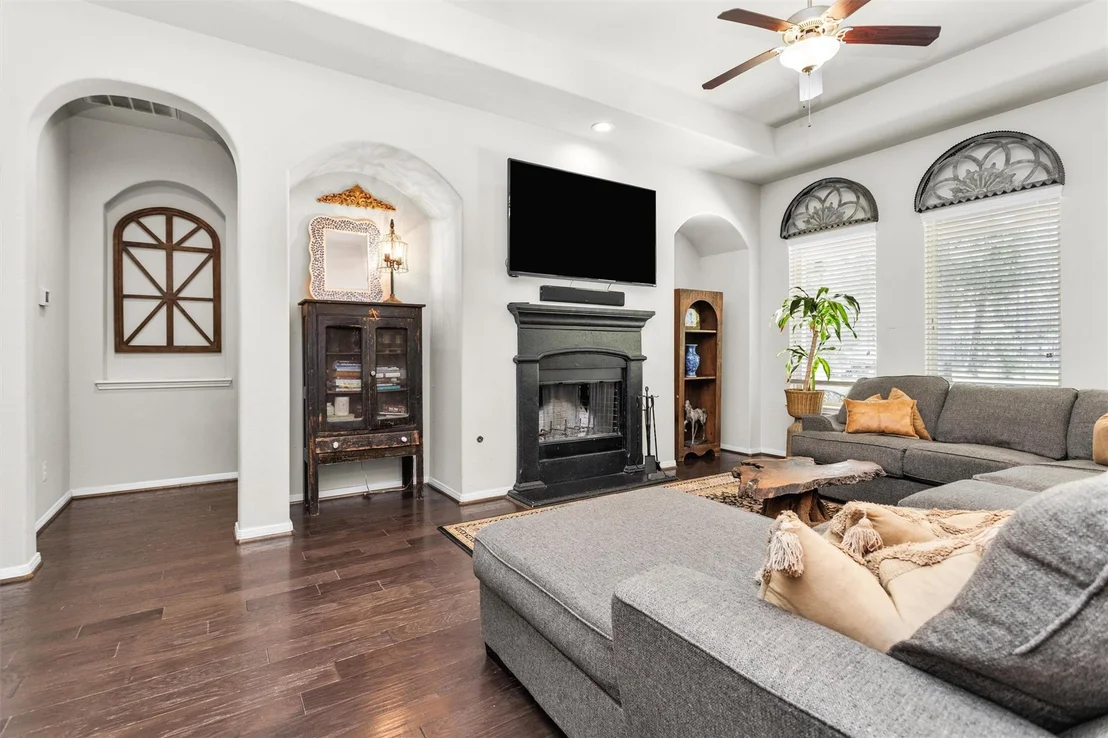 Photo of 9184 White Tail Drive