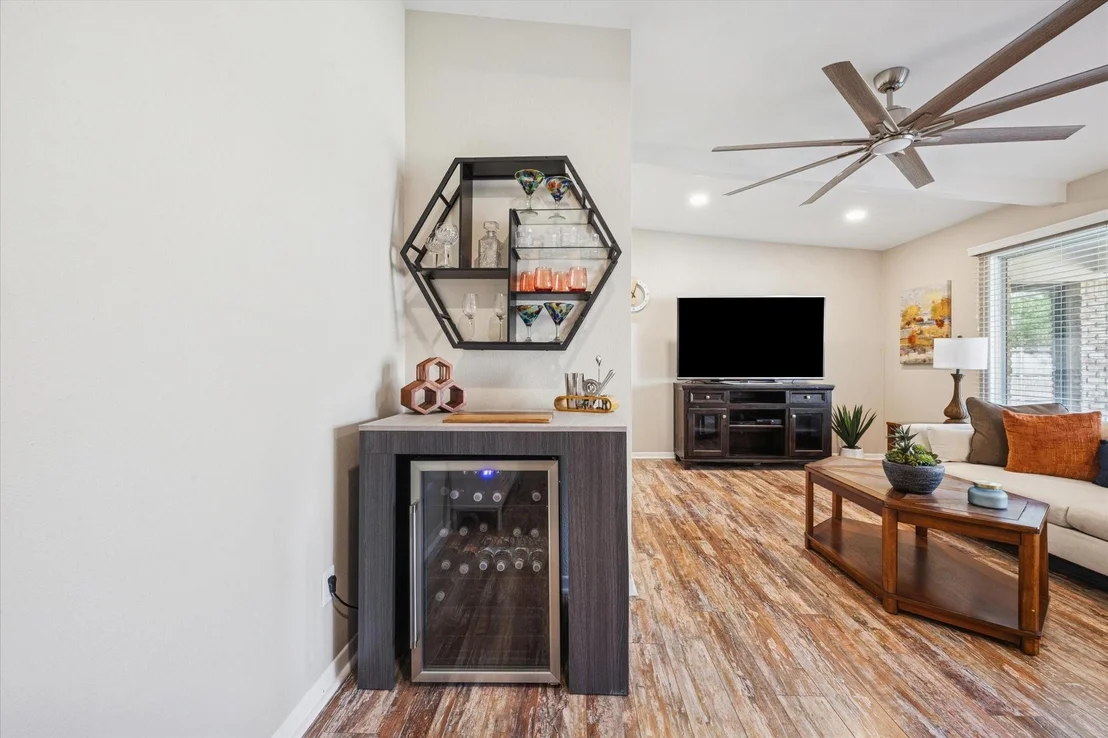 Photo of 10902 Mullins Drive