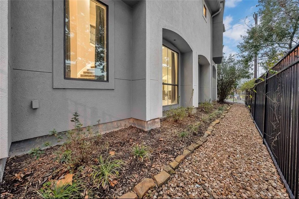 Photo of 3935 Riley Street