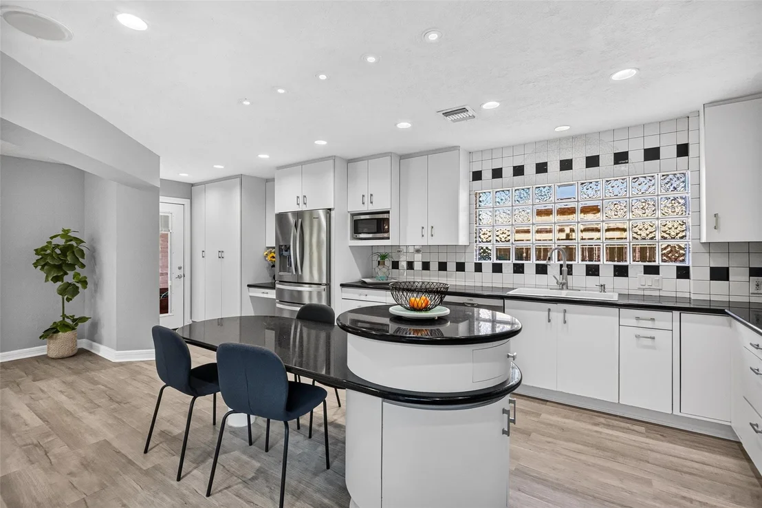 Photo of 1003 Villa Court Drive