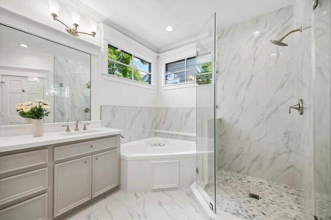 Photo of 705 W 9th Street