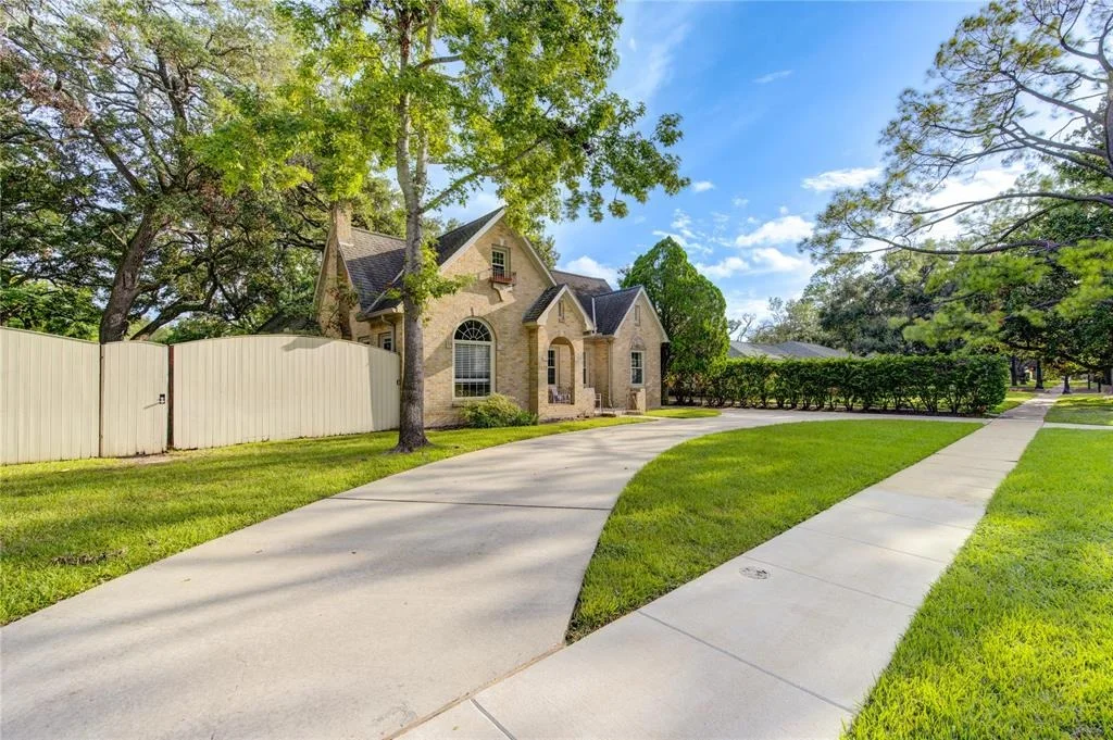 Photo of 3123 University Boulevard