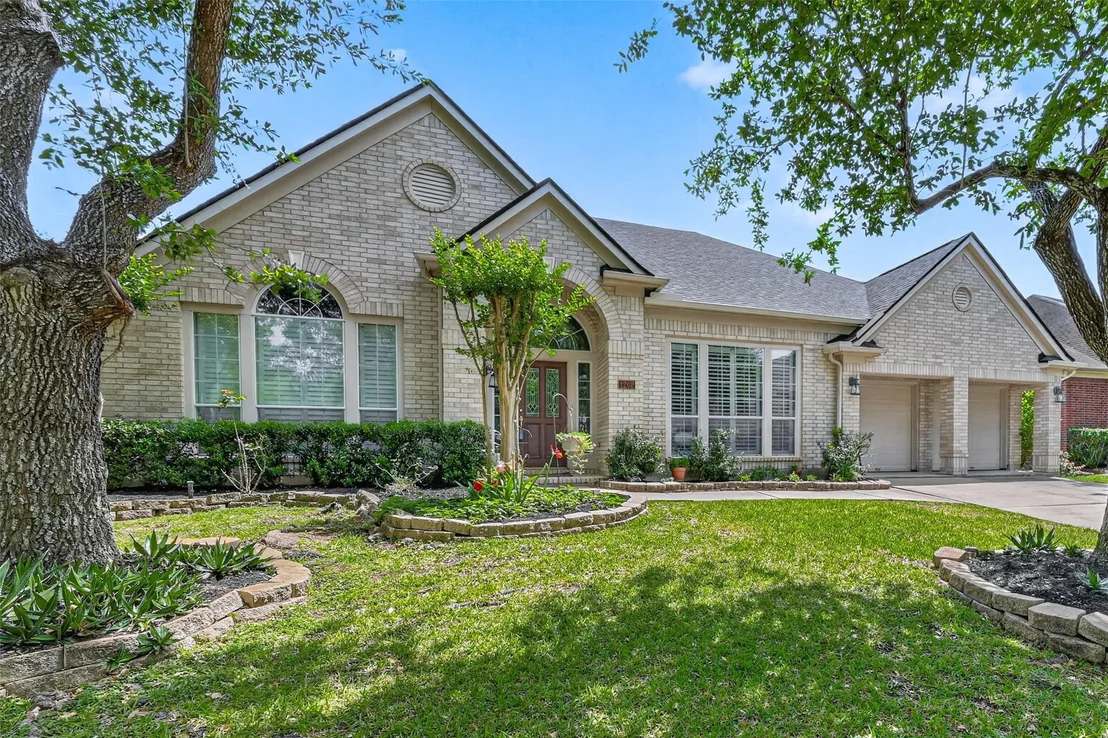 Photo of 1202 Waterside Estates Circle