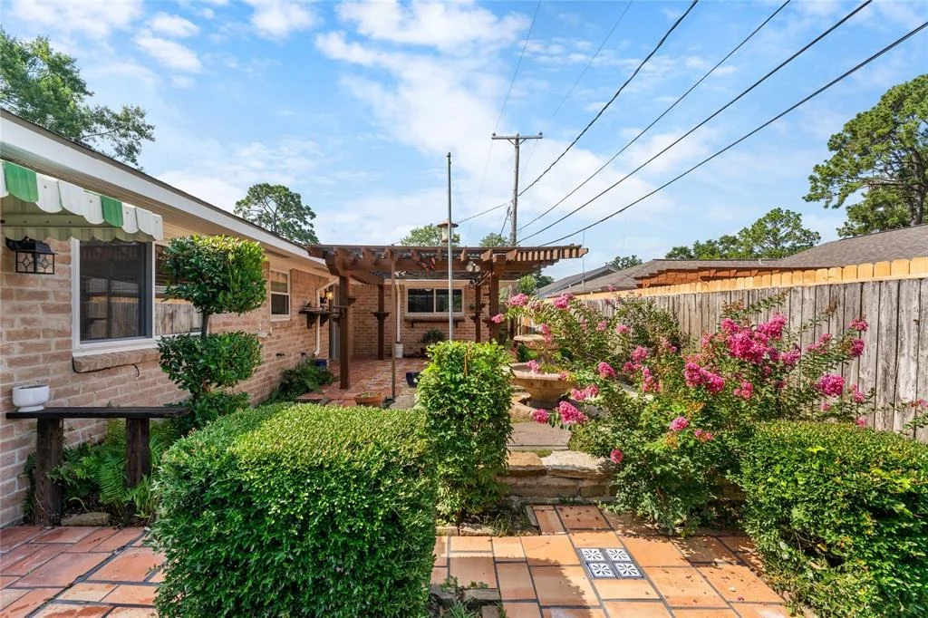 Photo of 4415 Fallbrook Drive