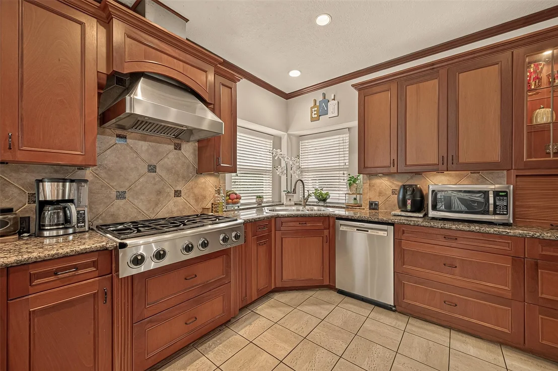 Photo of 18331 Longcliffe Drive