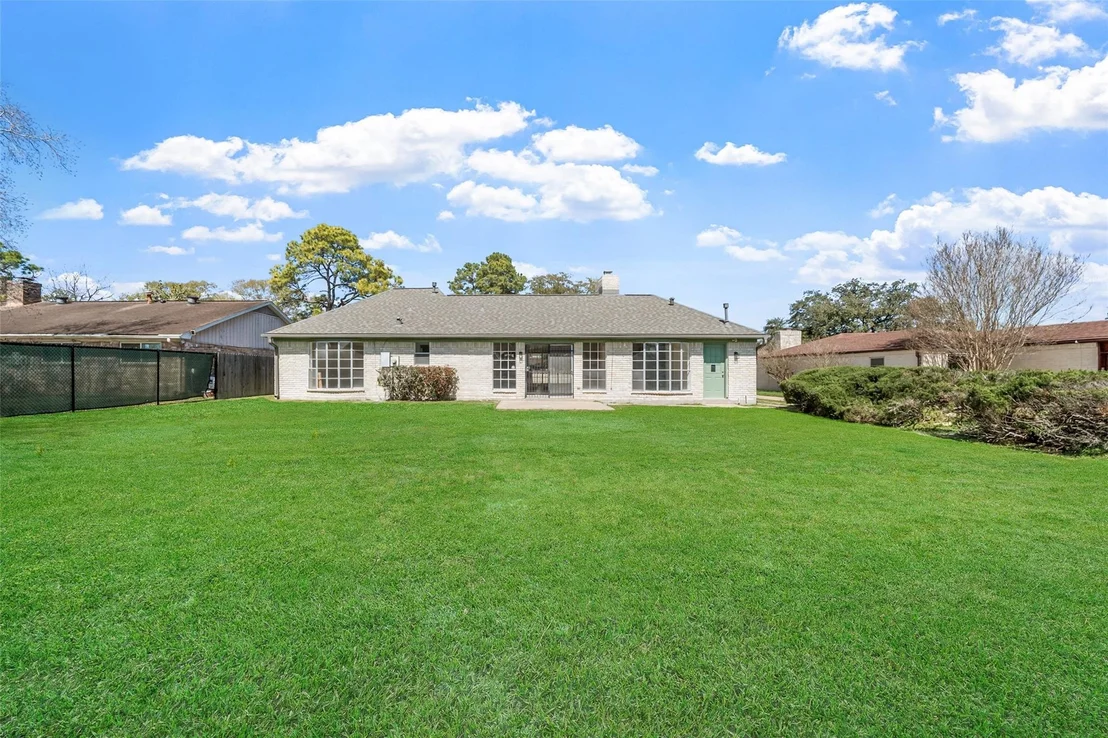 Photo of 5607 Arncliffe Drive