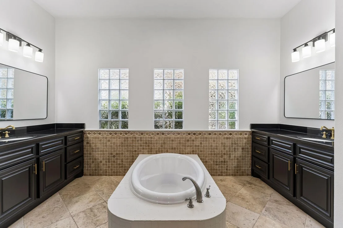 Photo of 14 Woodglade Way