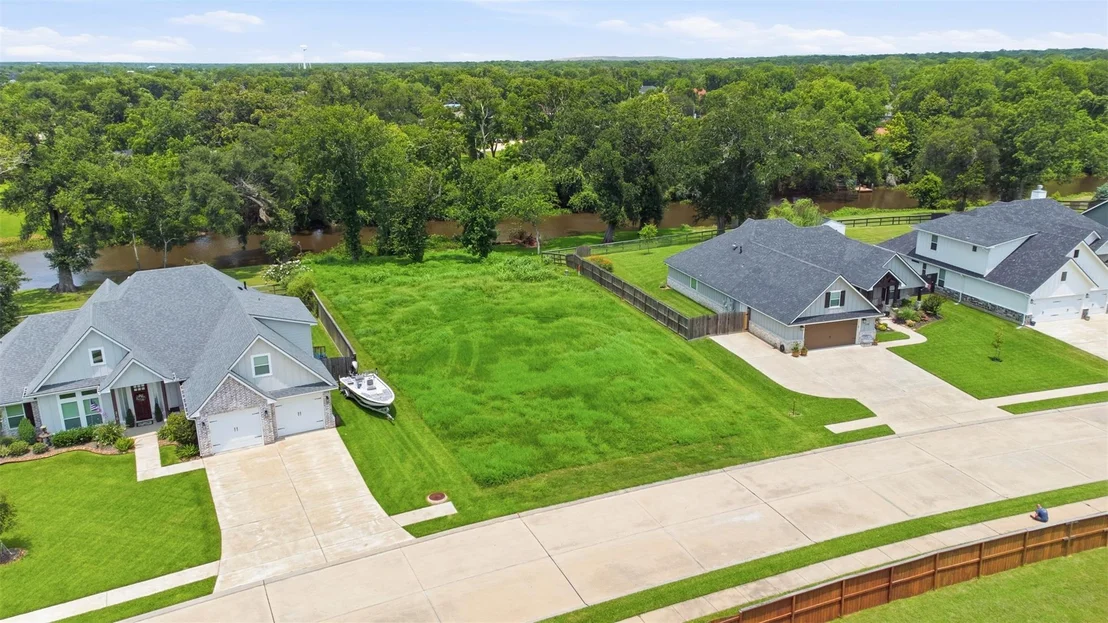Photo of 208 Creekside Lane