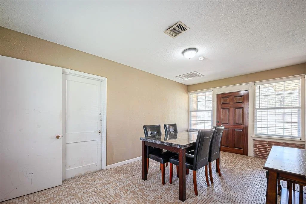 Photo of 230 Grammar Road