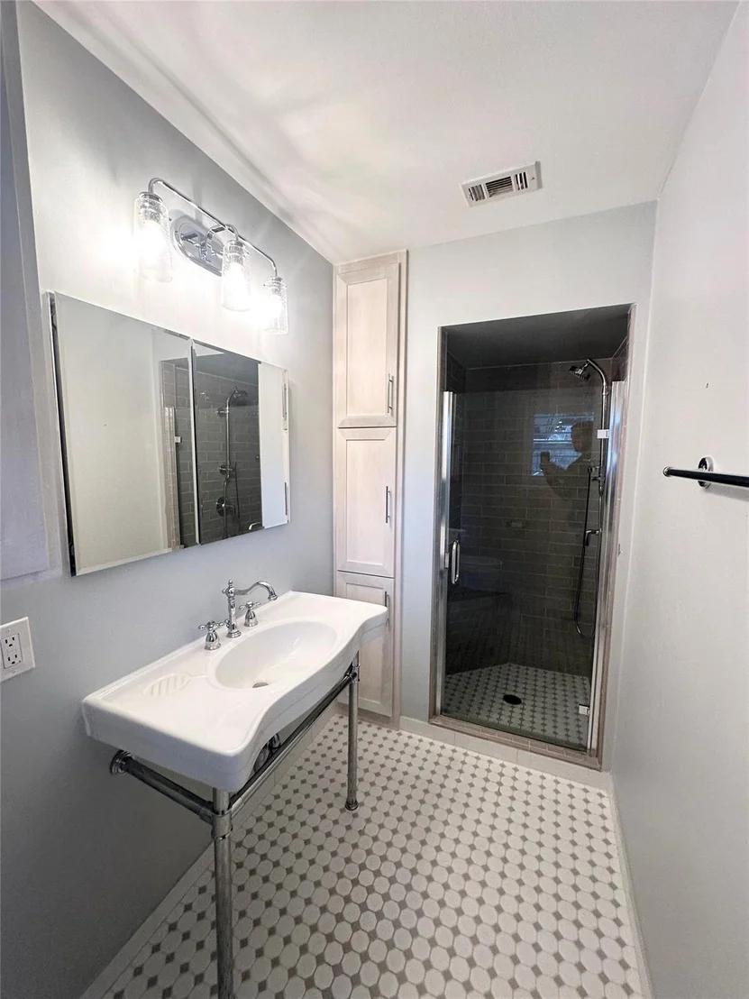 Photo of 2123 Ridgecrest Drive