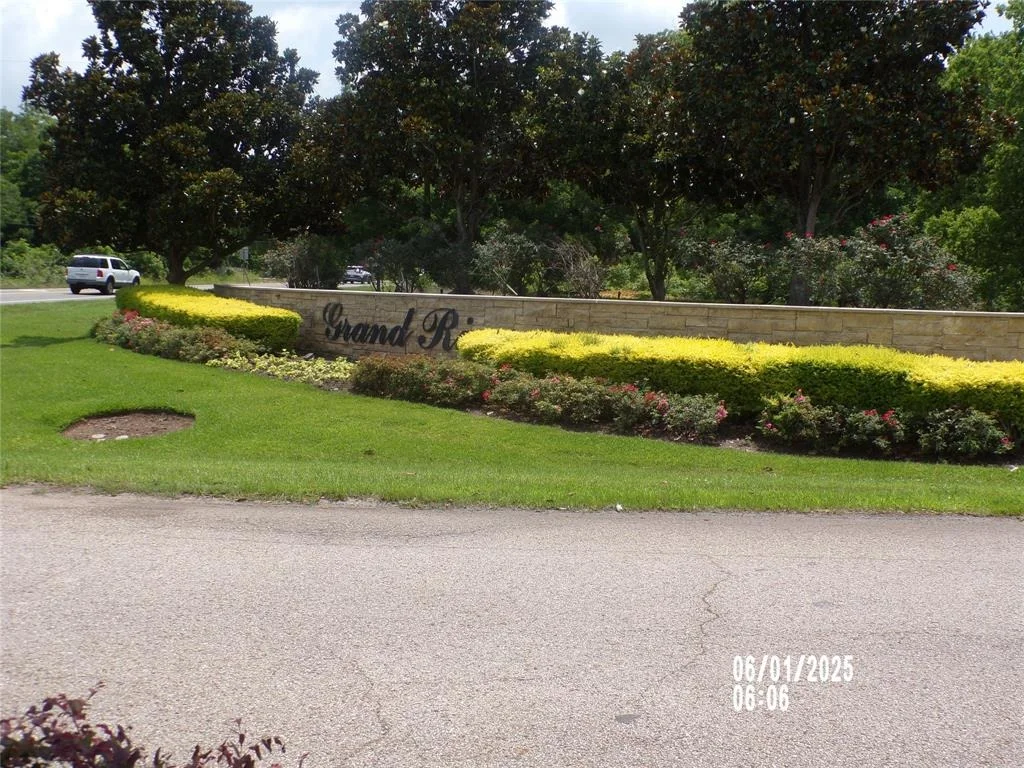 Photo of 3333 Blue Grass Dr Drive