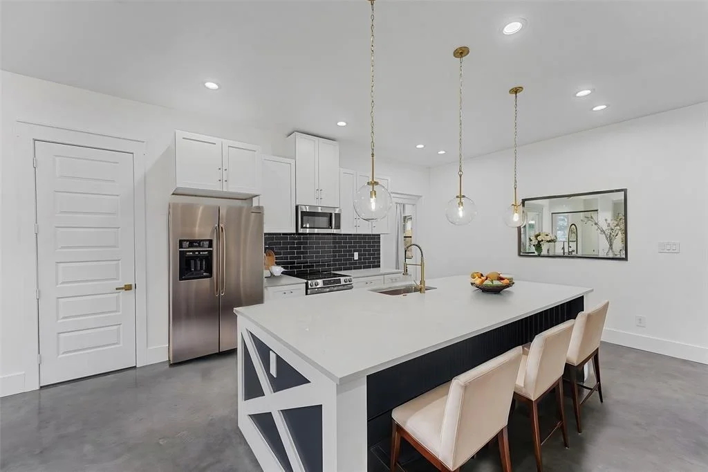 Photo of 84 Lakeway Court