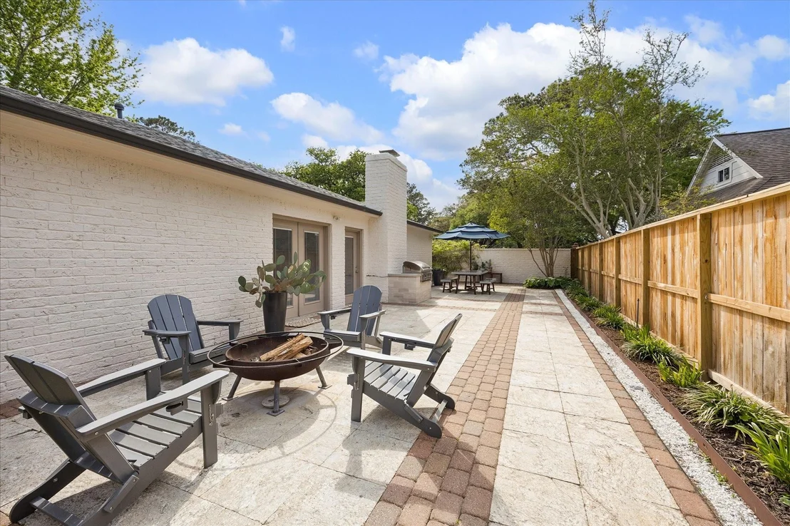 Photo of 1715 Briarpark Drive