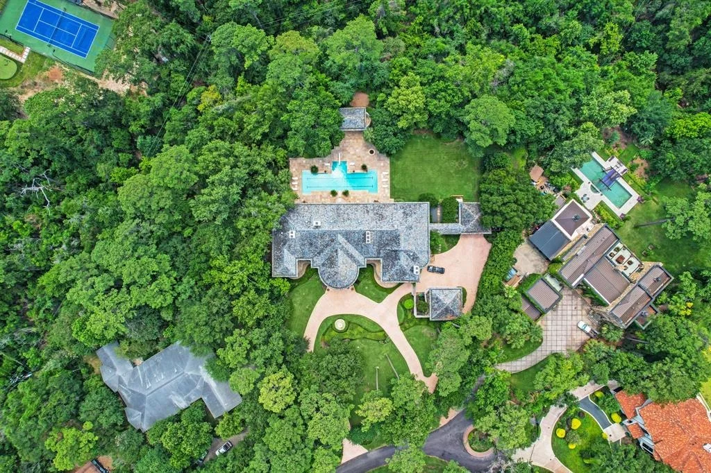Photo of 324 Buckingham Drive