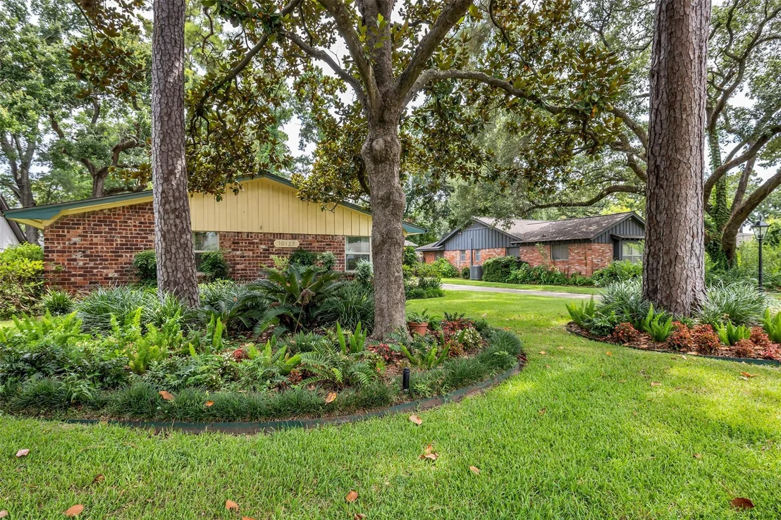 Photo of 10127 Hazelhurst Drive