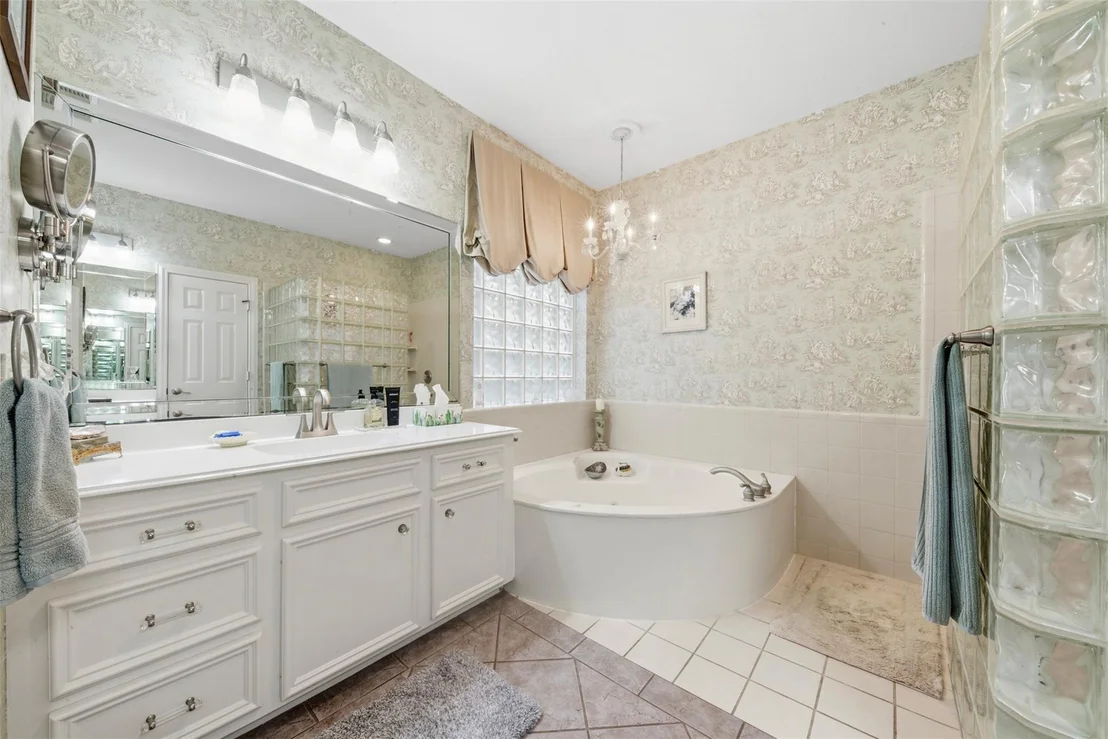 Photo of 13681 Lakeside Place Drive