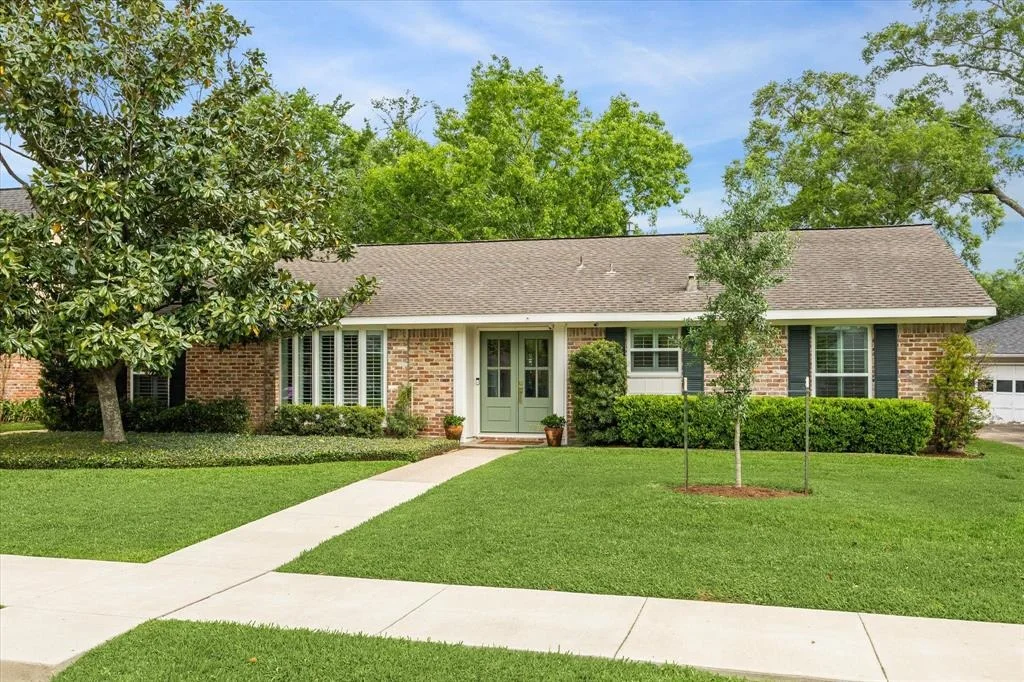 Photo of 7906 Meadowglen Lane