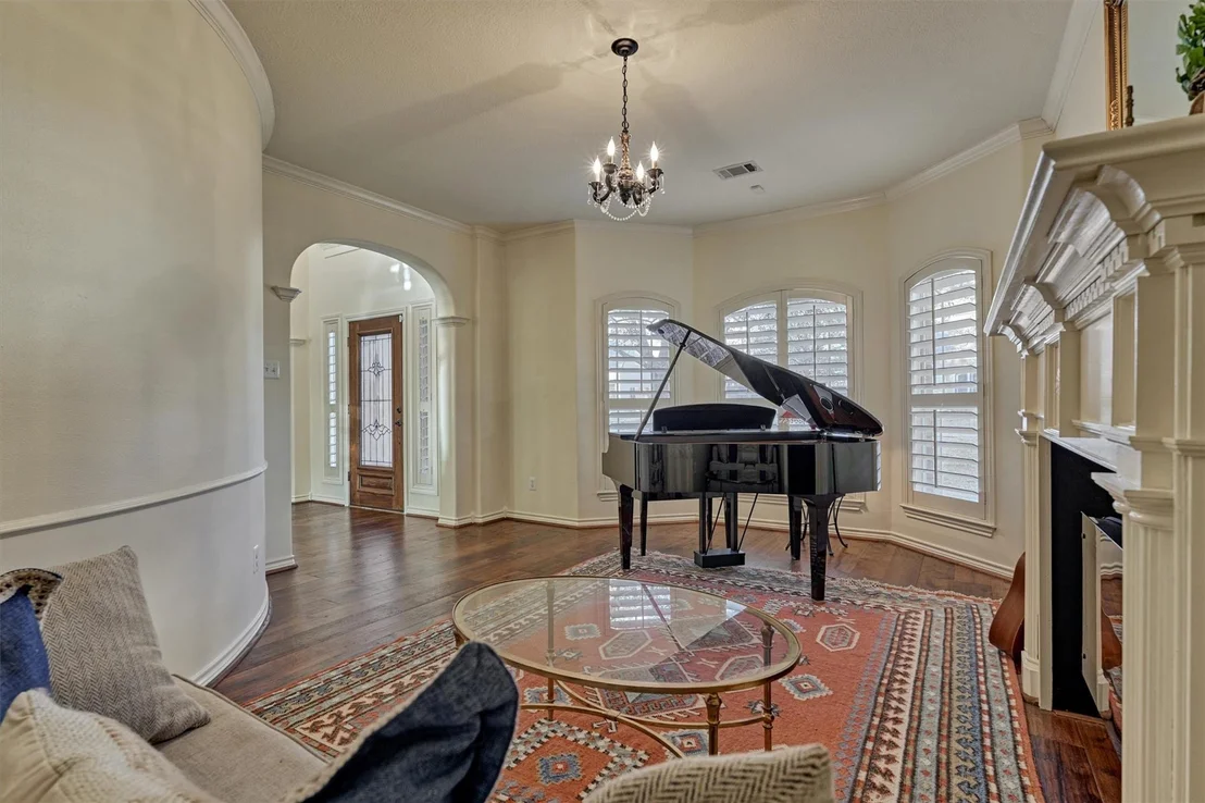 Photo of 147 Sunnyvale W