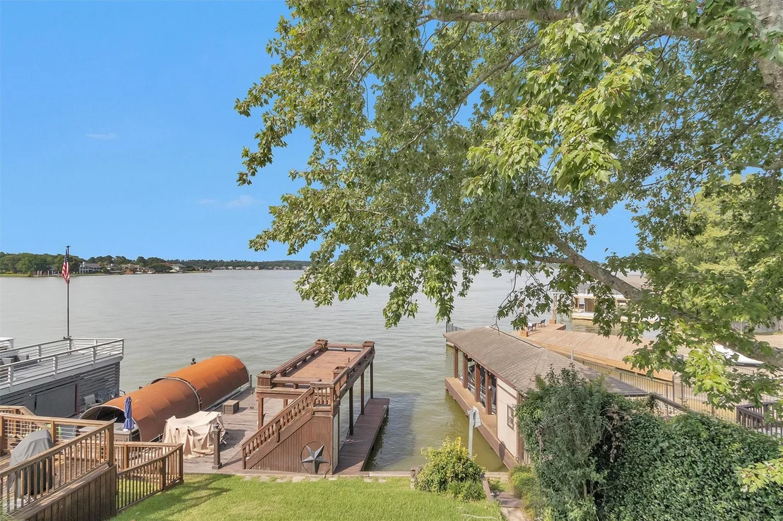 Photo of 1130 Lake View Drive
