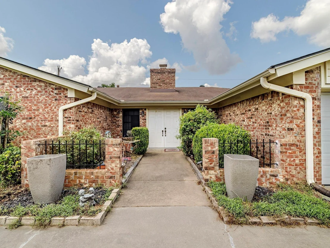 Photo of 1804 Lakeview Drive