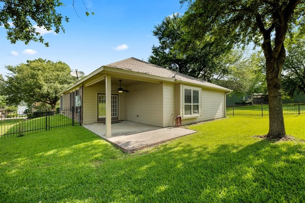 Photo of 1079 Lake View Drive