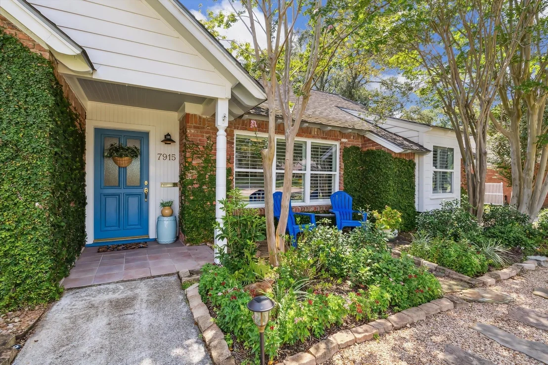 Photo of 7915 Meadowvale Drive