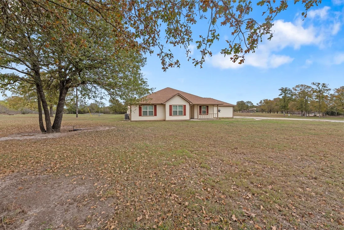 Photo of 1635 Lakeview Drive